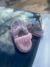 Load image into Gallery viewer, Yarn Shoes
