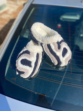 Load image into Gallery viewer, Yarn Shoes
